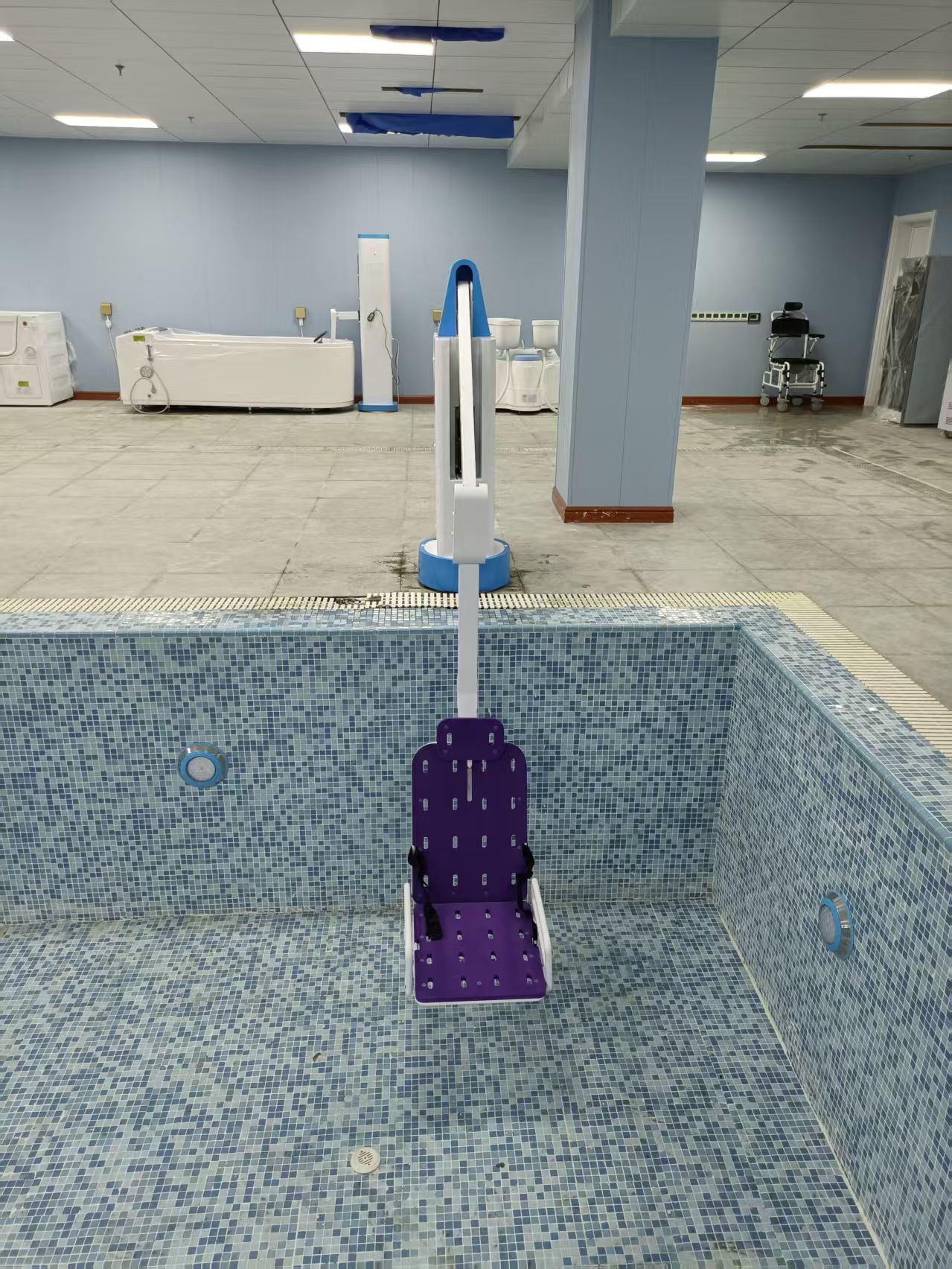 池边升降器安装